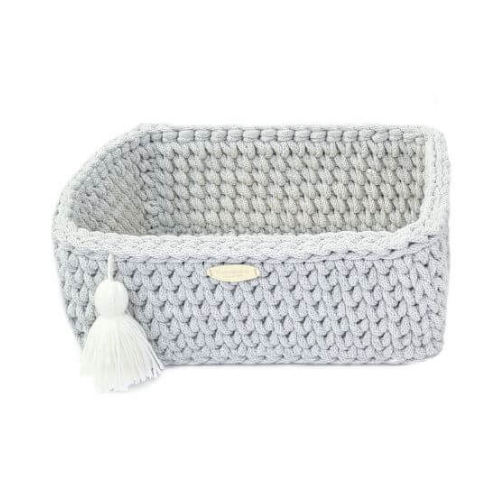 Ručně háčkovaný úložný košík do dětského pokoje