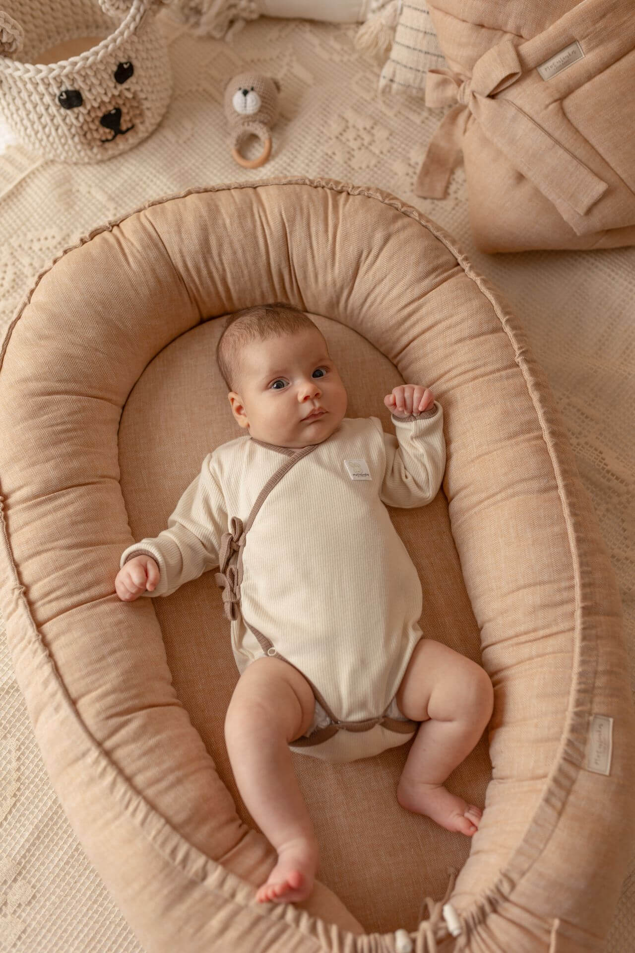 Prémiové ručně šité hnízdečko pro miminka – Herringbone (len & mušelín)