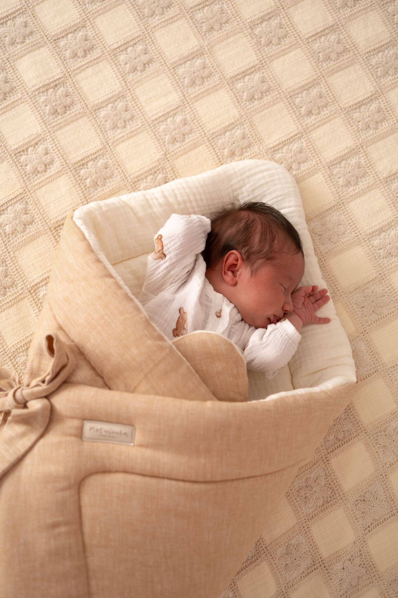 Prémiová ručně šitá zavinovačka pro miminka – Herringbone (len & mušelín)