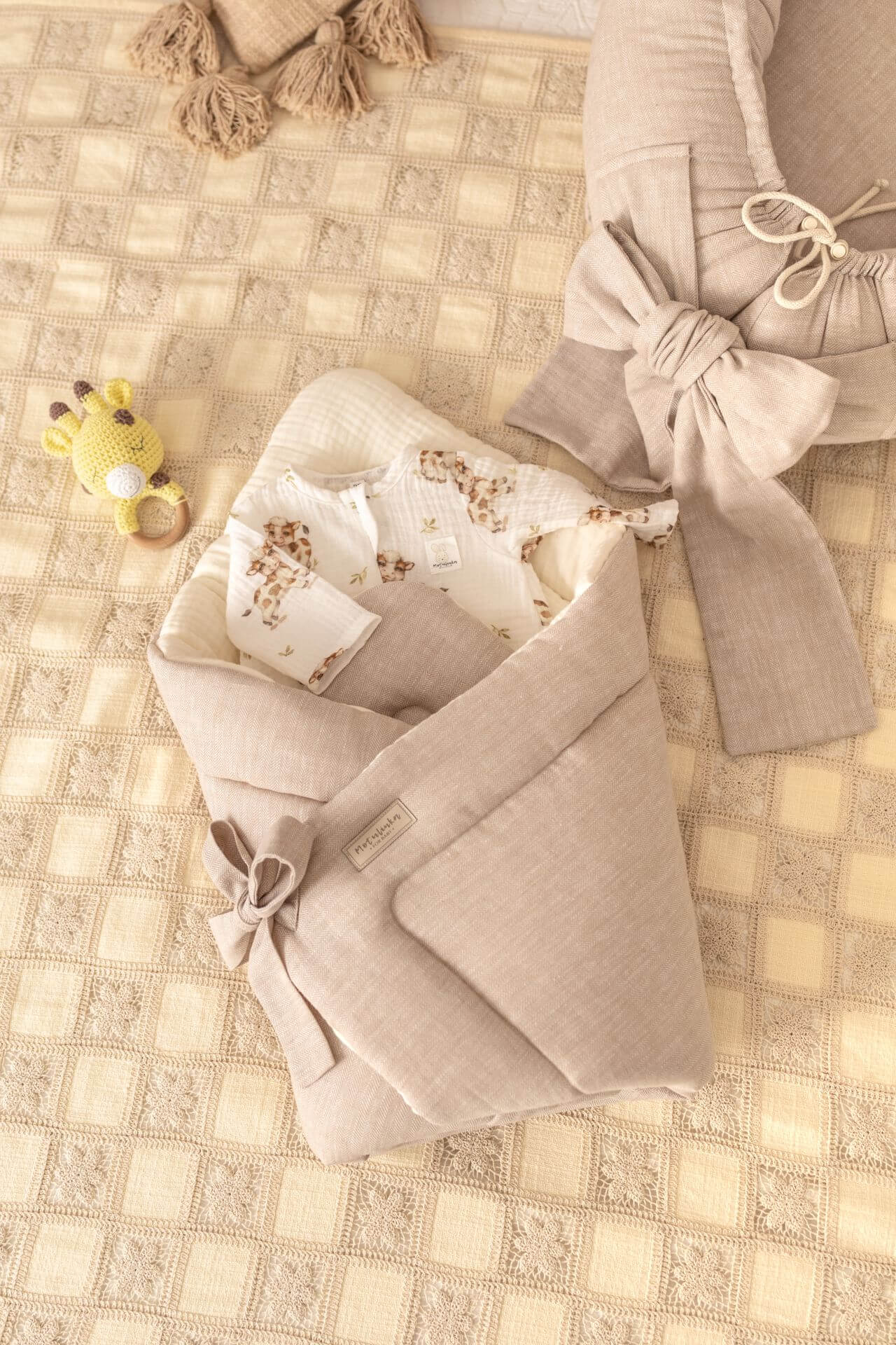 Prémiová ručně šitá zavinovačka pro miminka – Herringbone (len & mušelín)