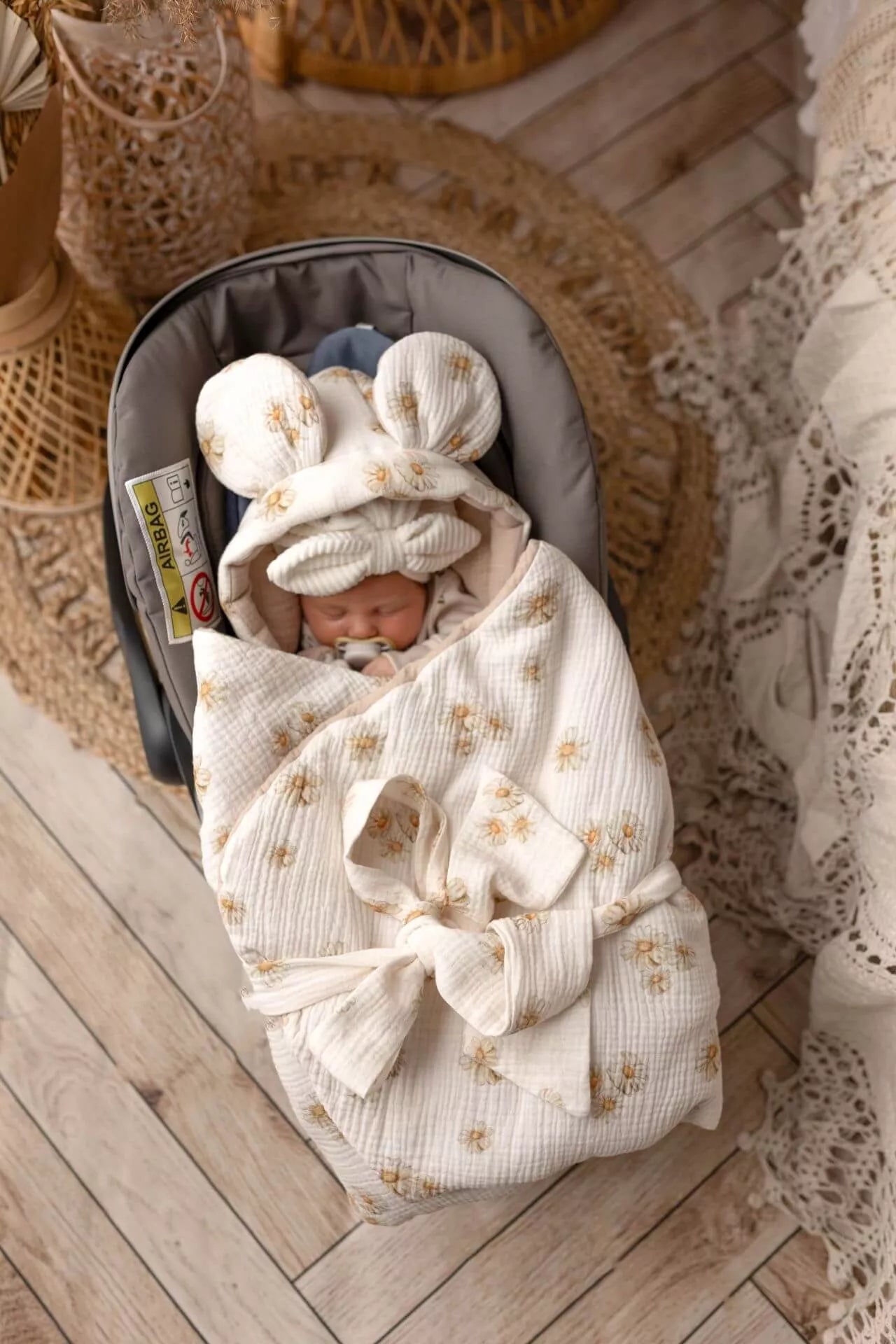 Zavinovačka do autosedačky pro miminka – 100% mušelínová bavlna – Sedmikrásky