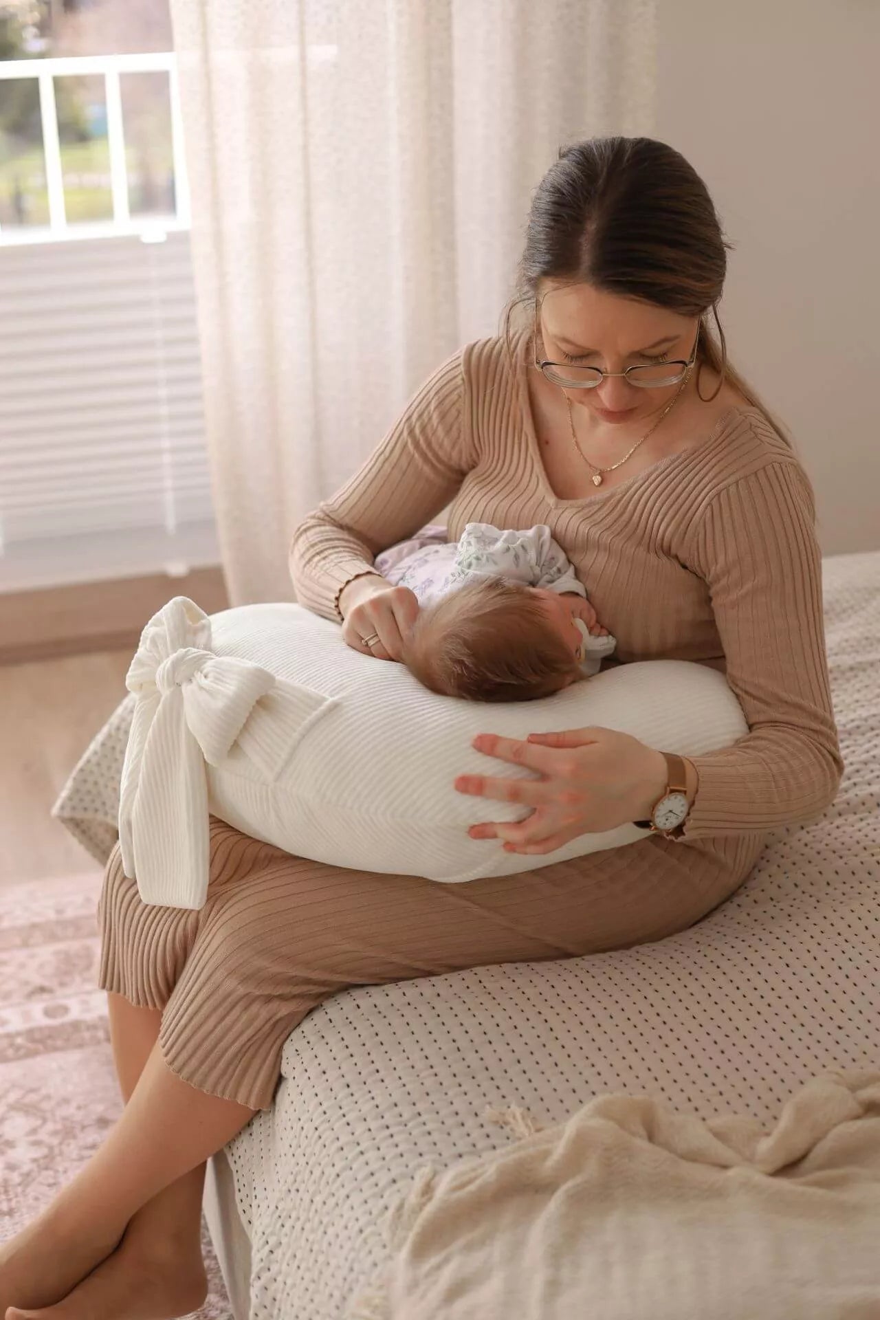 Kojící polštář z manšestrového sametu – Krémový