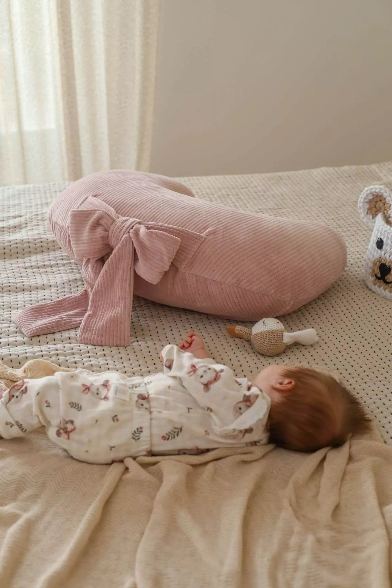 Kojící polštář z manšestrového sametu – Pudrově růžový