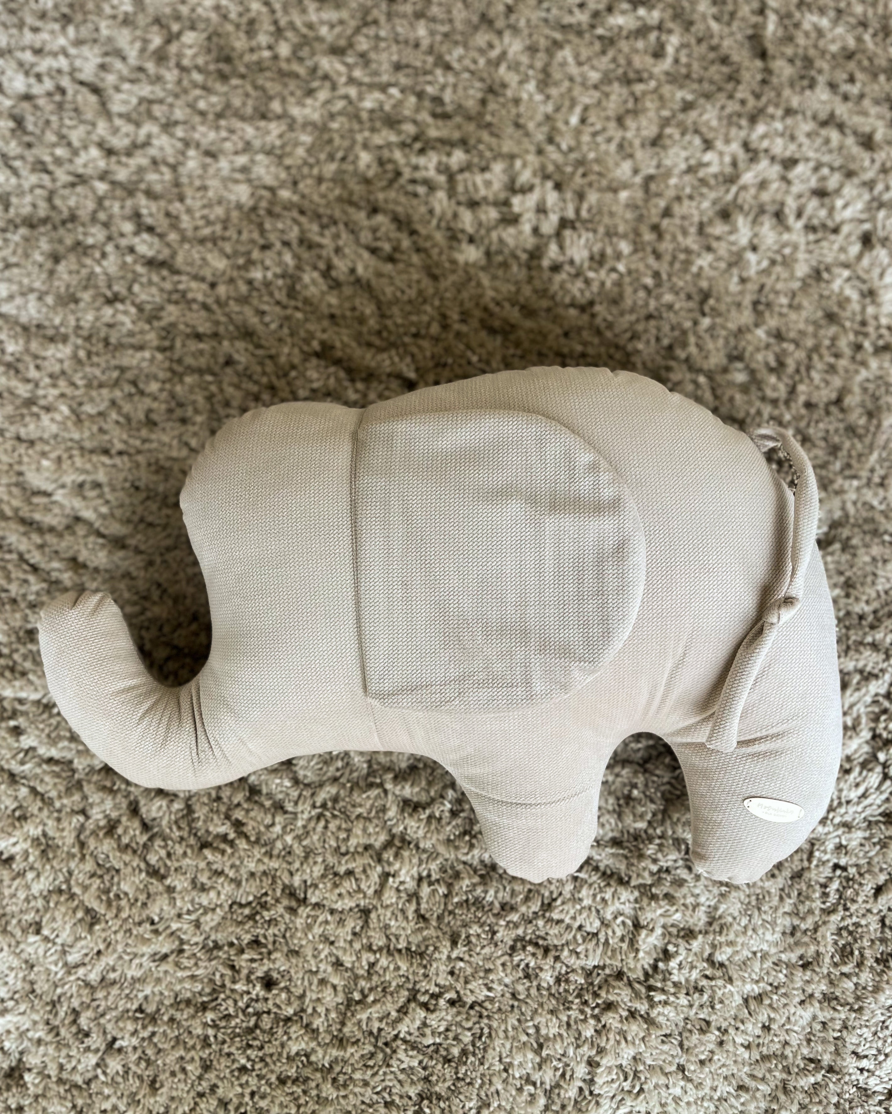 Dekorativní ručně vyráběný polštář Slon – sametový, béžový