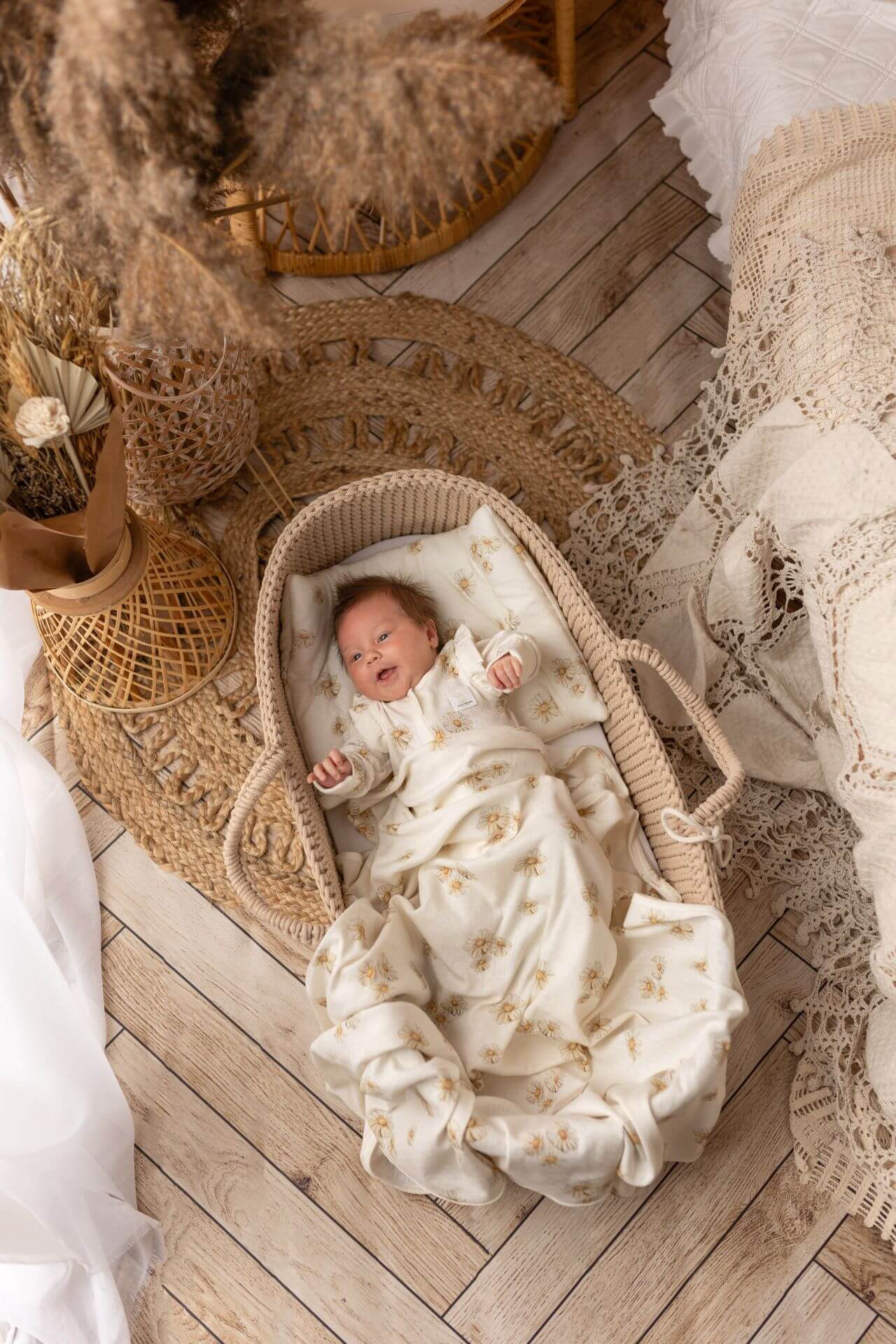 Lehká prolamovaná zavinovačka / dětská deka pro miminka – Sedmikrásky