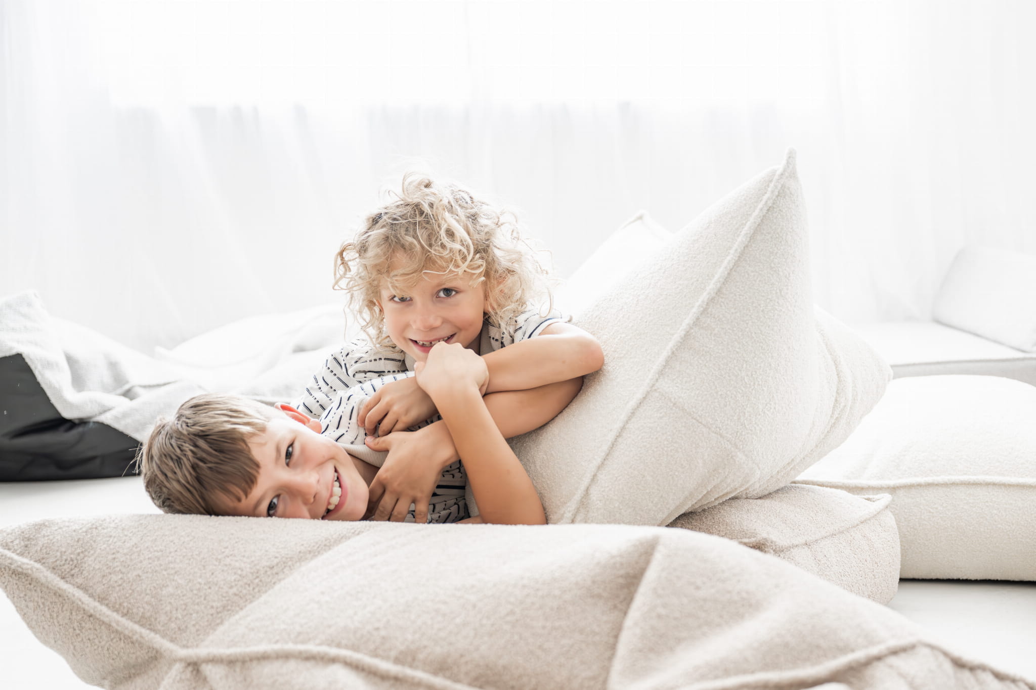 Dětský plyšový sedací vak – puf Bouclé (4 barvy)