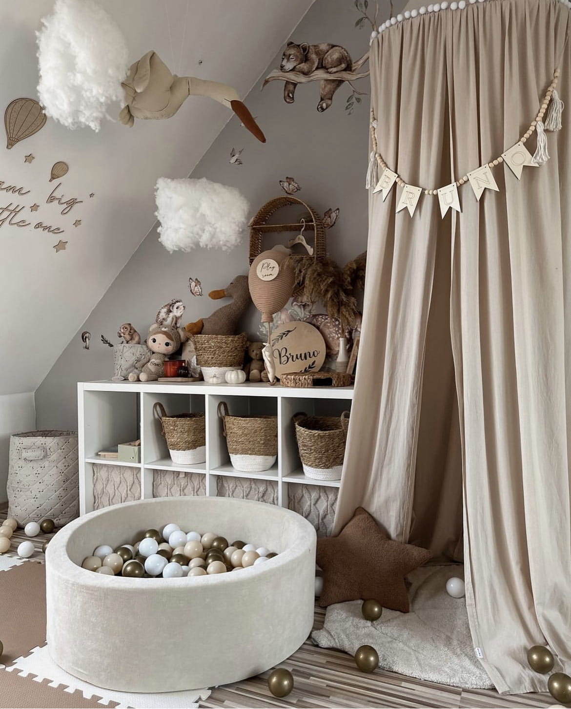 Prémiový sametový suchý bazének s míčky – Krémový (200/250 míčků)