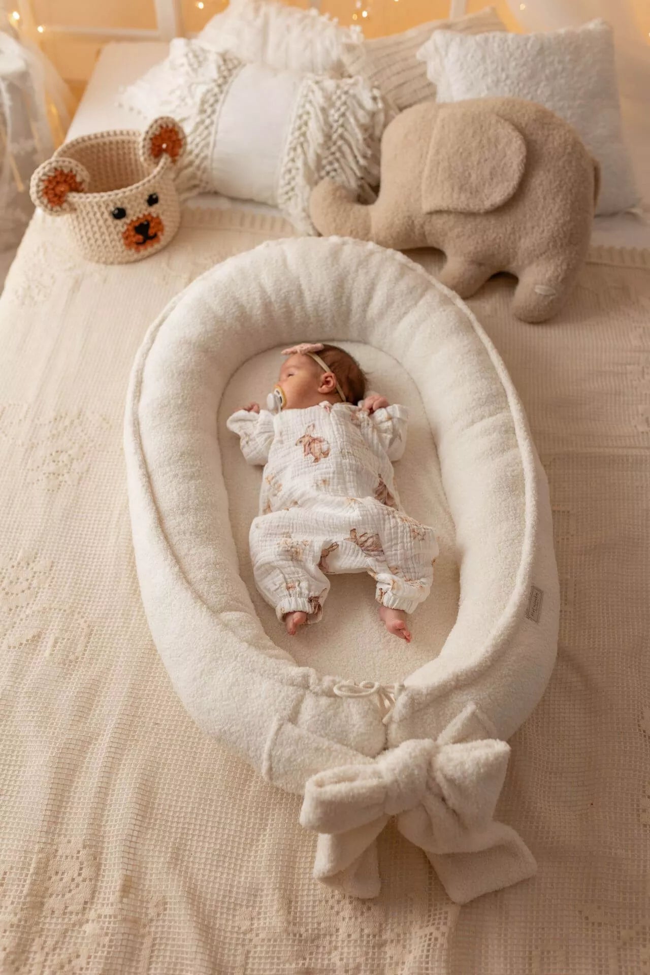 Ručně šité Bouclé hnízdečko pro miminka (5 barev)