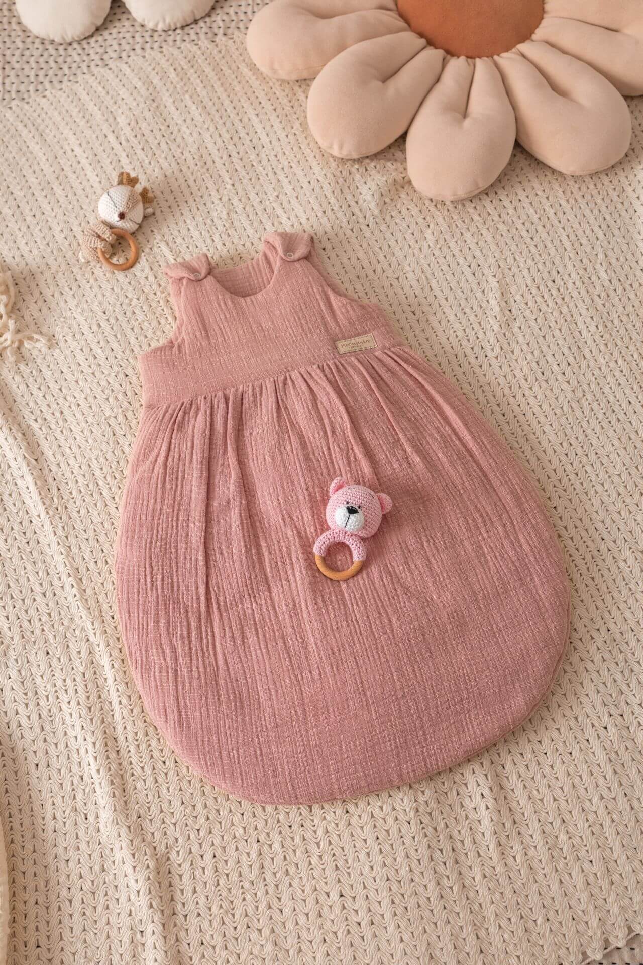 Spací pytel pro miminka z mušelínu LinenLook – 1,5 TOG růžový (0–6 m)