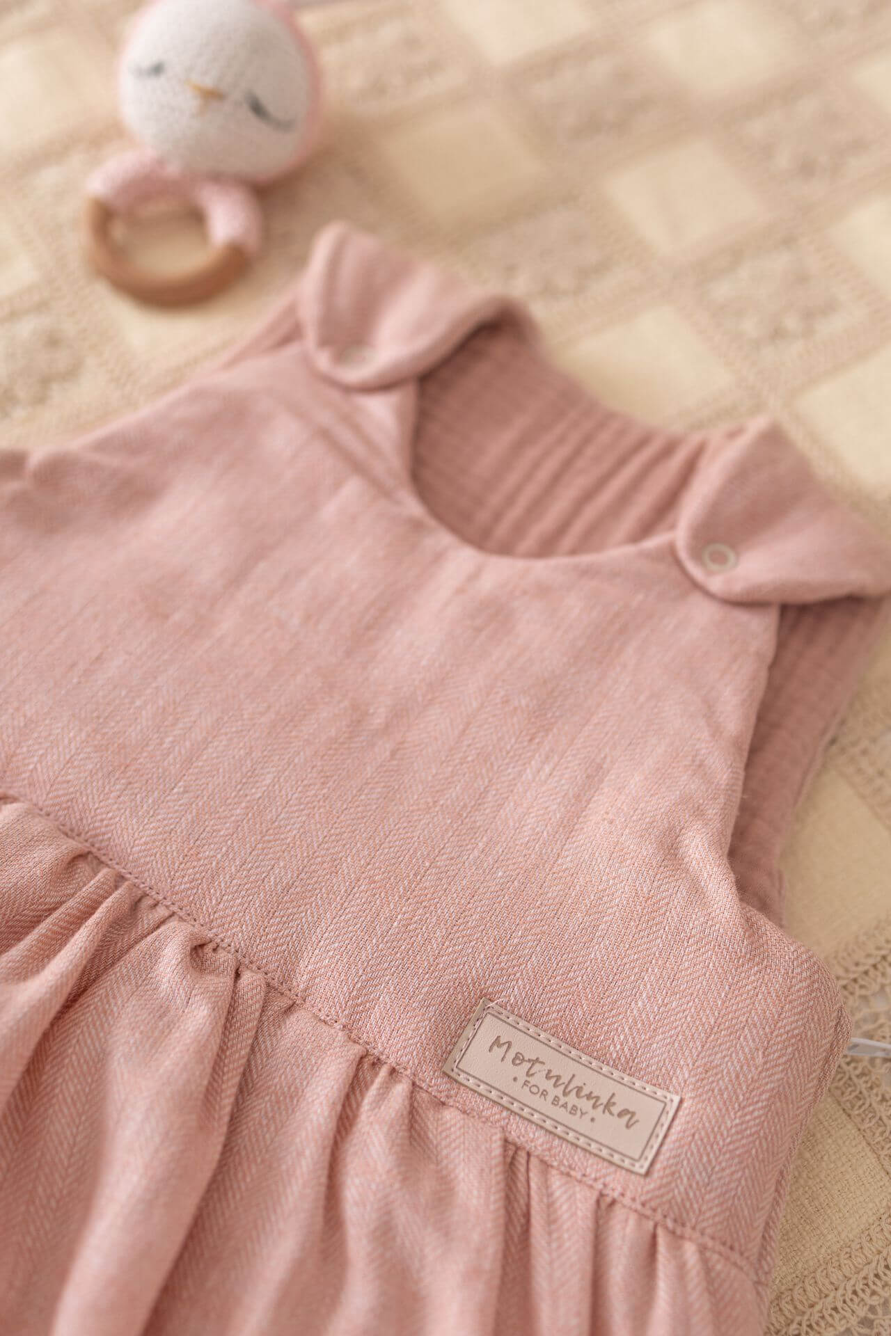 Ručně šitý spací pytel pro miminka – Herringbone (len & mušelín) - 1,5 TOG (0-6 měsíců)