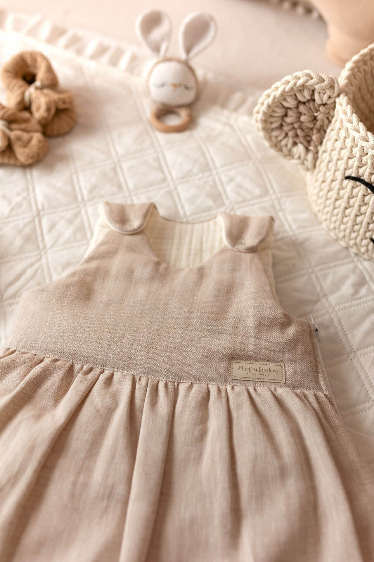 Ručně šitý spací pytel pro miminka – Herringbone (len & mušelín) - 1,5 TOG (0-6 měsíců)