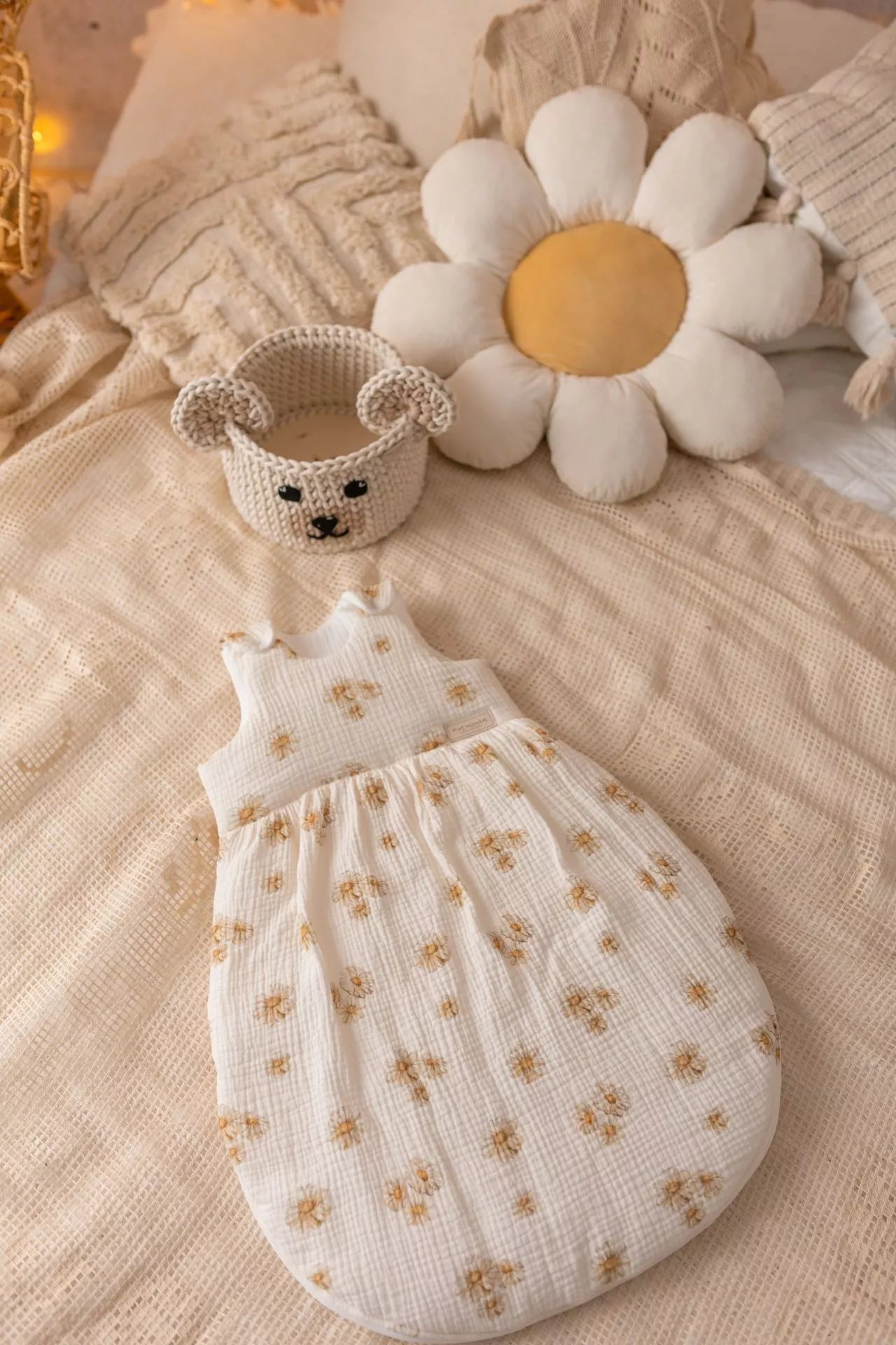 Ručně šitý mušelínový spací pytel pro miminka – Sedmikrásky – 1,5 TOG – 0–6 měsíců