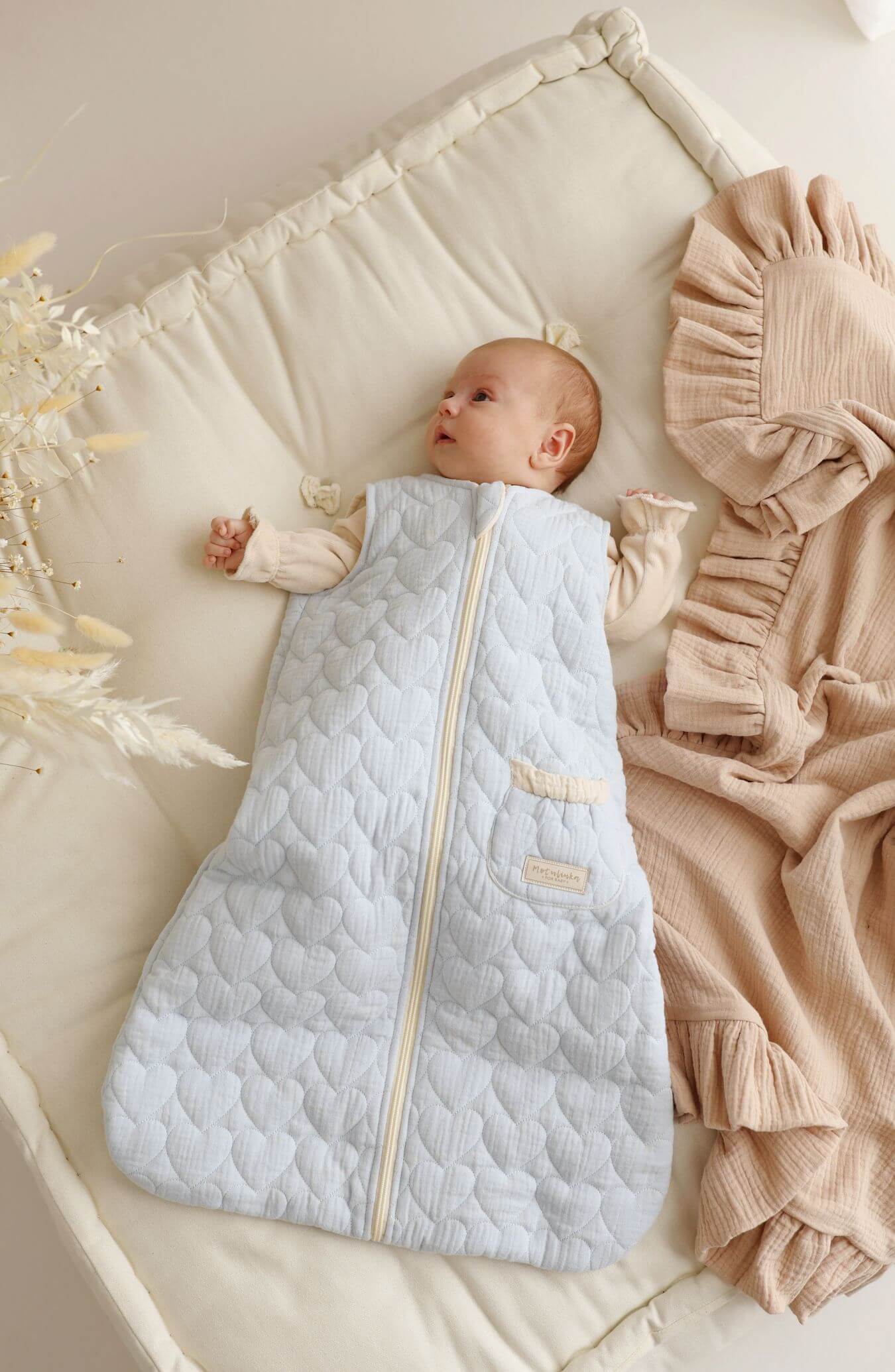 Mušelínový spací pytel pro miminko – Prošívaná srdíčka Pastelově modrá