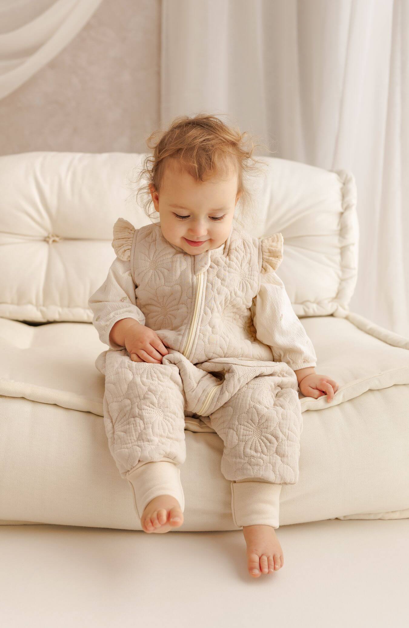 Mušelínový spací pytel s nohavicemi – Prošívané kytičky béžová