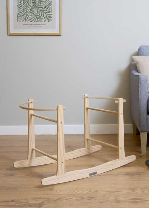 Dřevěný houpací stojan pro Mojžíšův koš (2 barvy)