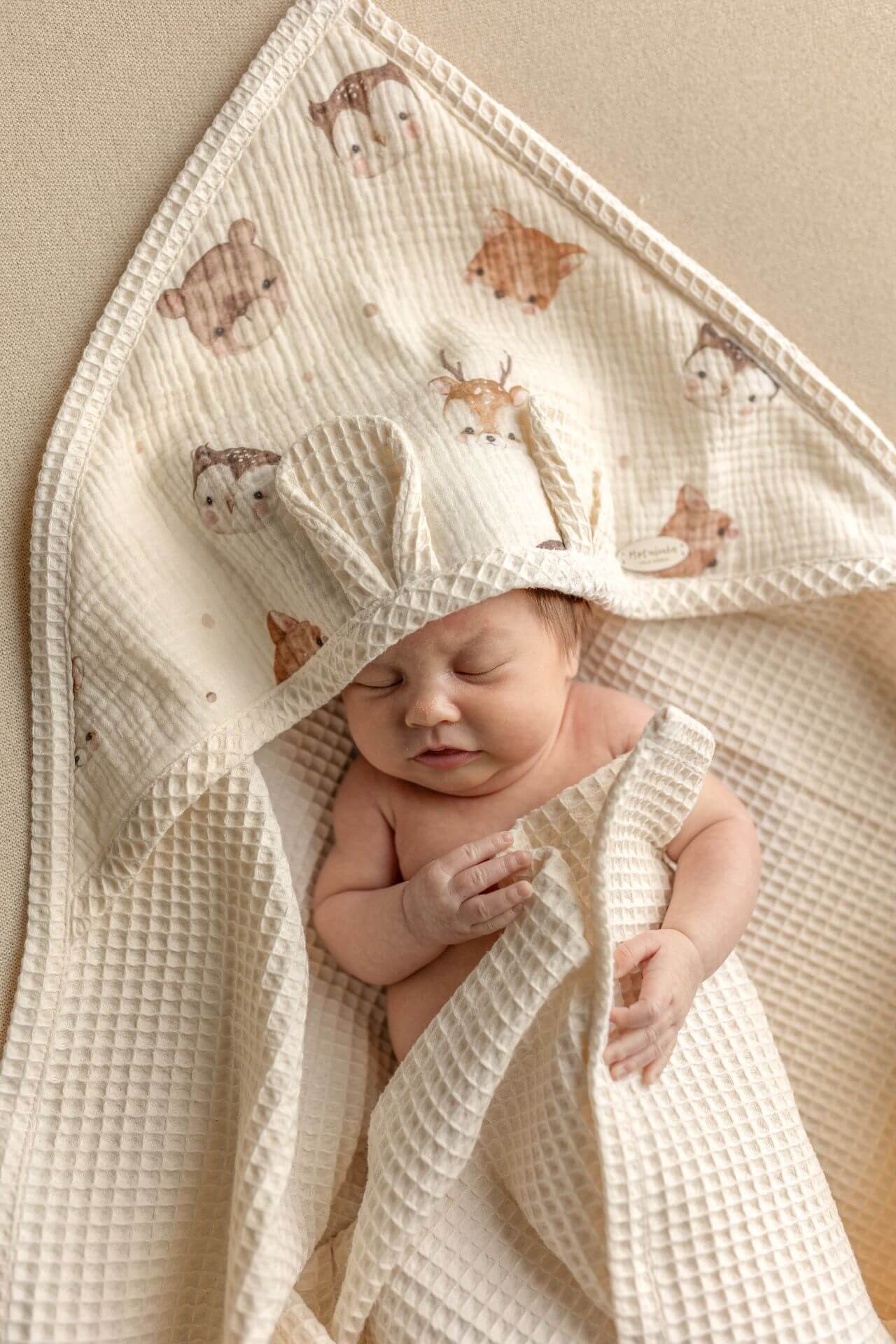 Dětská osuška z vaflové bavlny s kapucí – Forest Friends (100×100 cm)