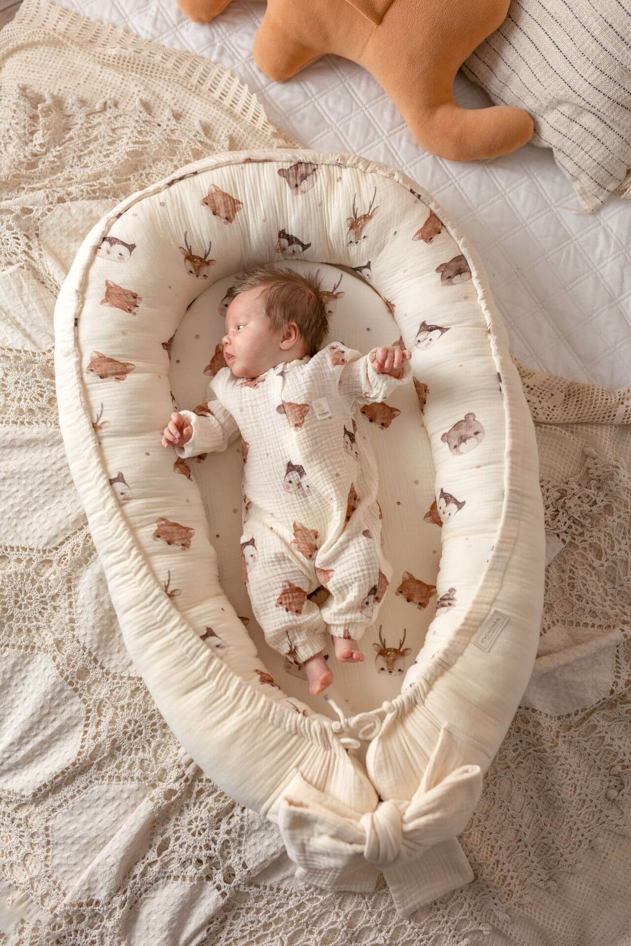 Ručně vyráběné hnízdečko pro miminka z měkkého mušelínu - Forest Friends