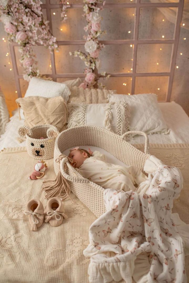 Háčkovaný Mojžíšův koš z bavlny – ručně vyrobený s matrací pro miminka