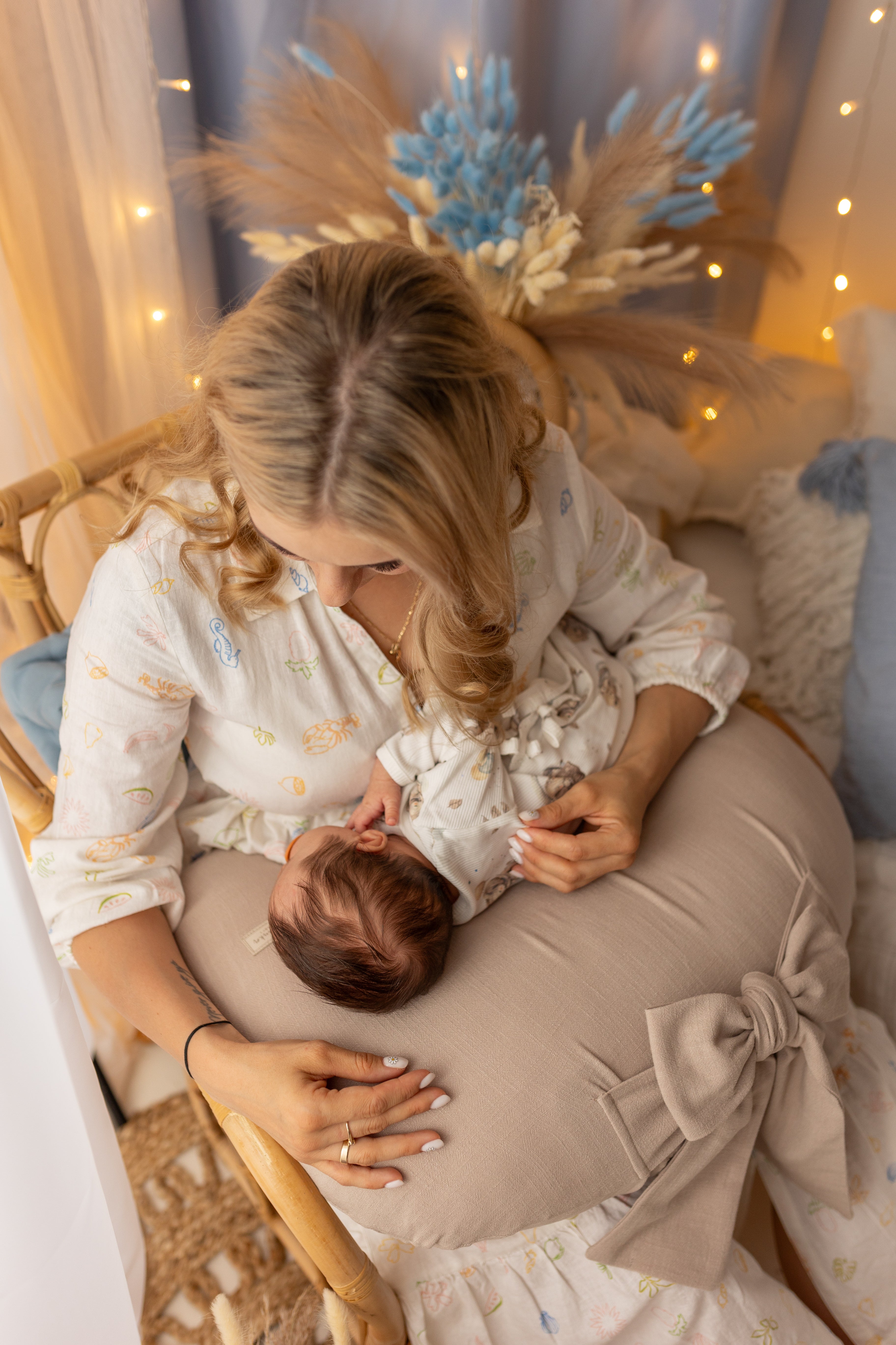 Měkký lněný kojící polštář s mašlí (5 barev)