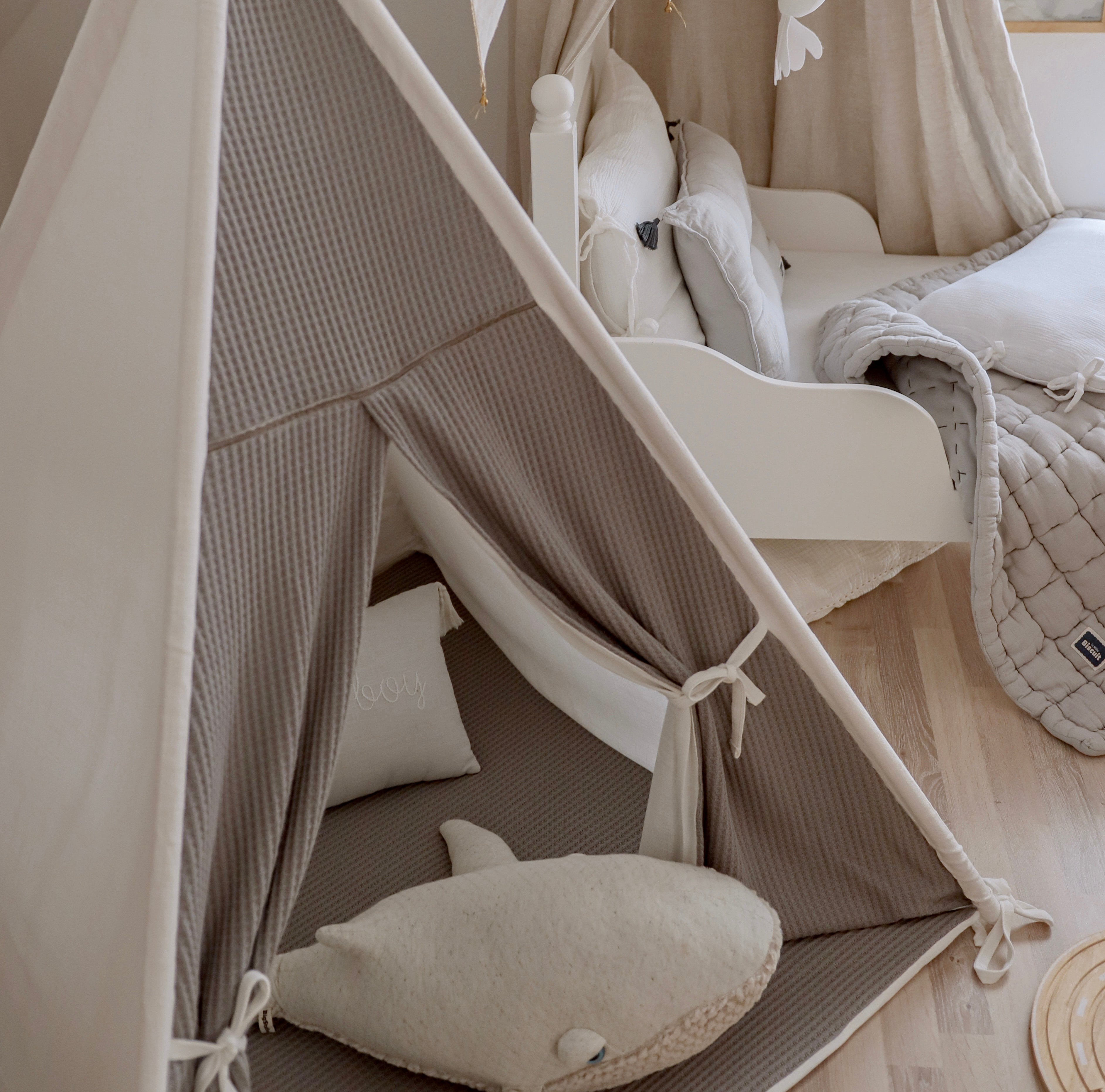 Dětský teepee stan s hrací podložkou – vyrobeno na zakázku