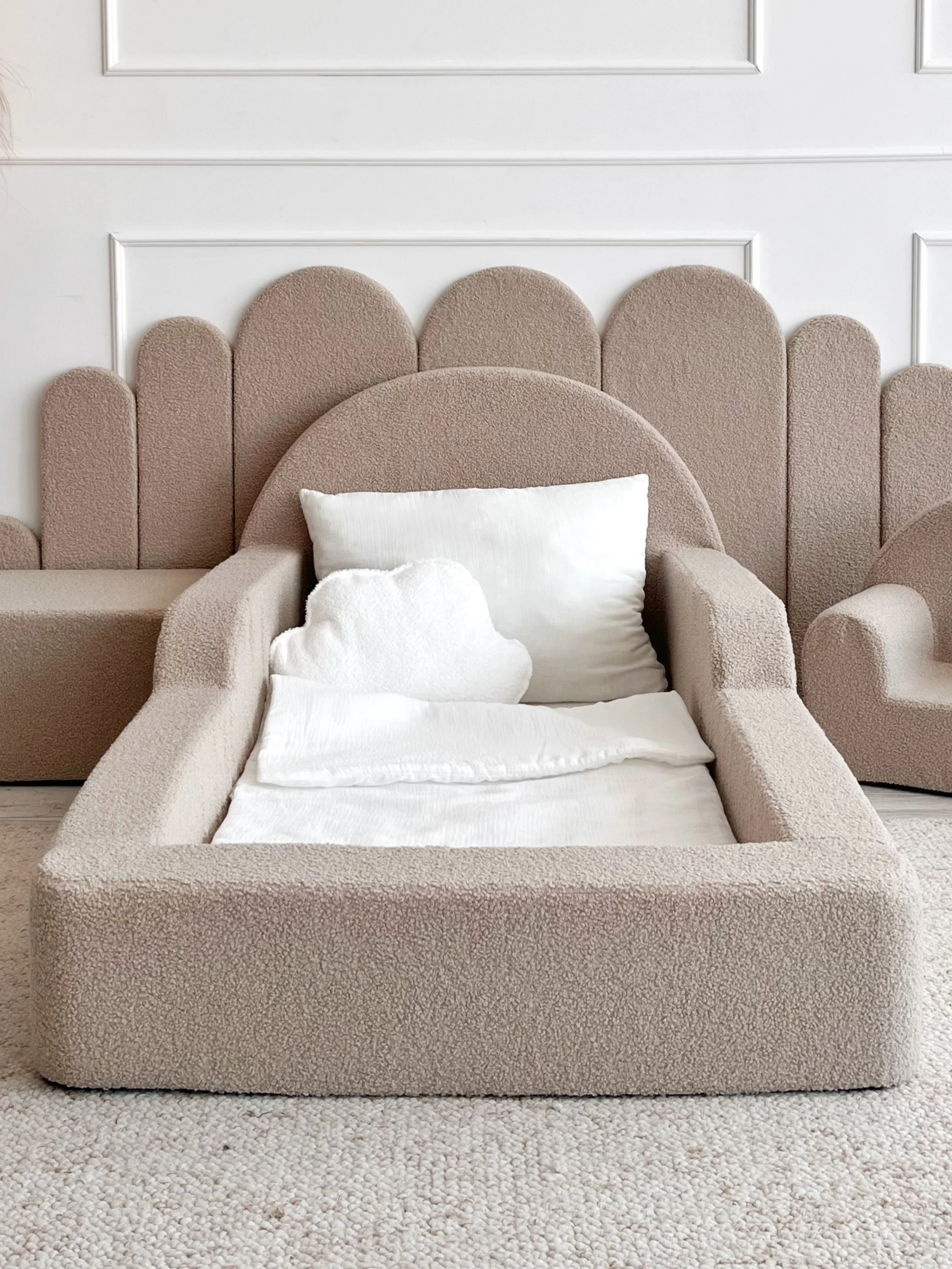 Měkká pěnová Montessori postel pro děti – Bouclé