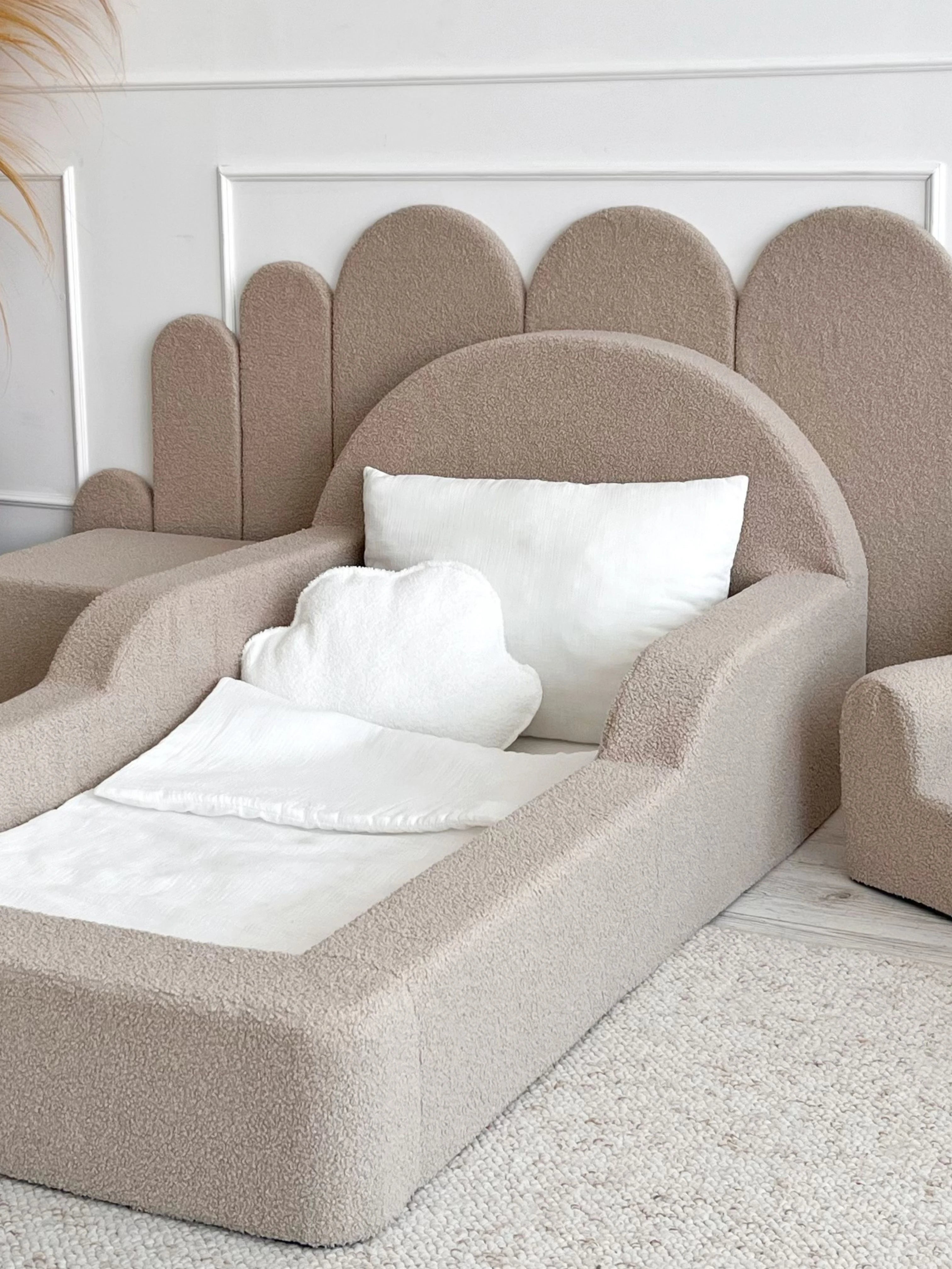 Měkká pěnová Montessori postel pro děti – Bouclé