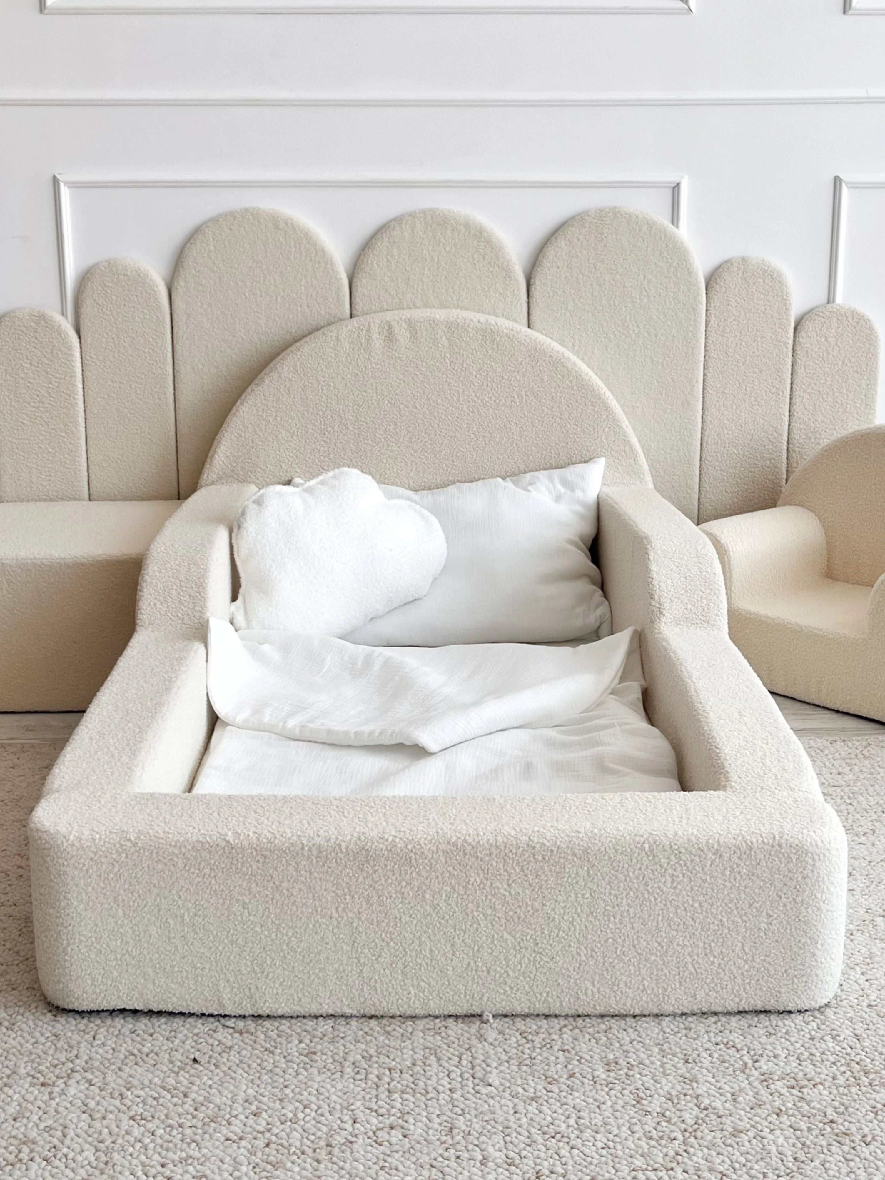 Měkká pěnová Montessori postel pro děti – Bouclé