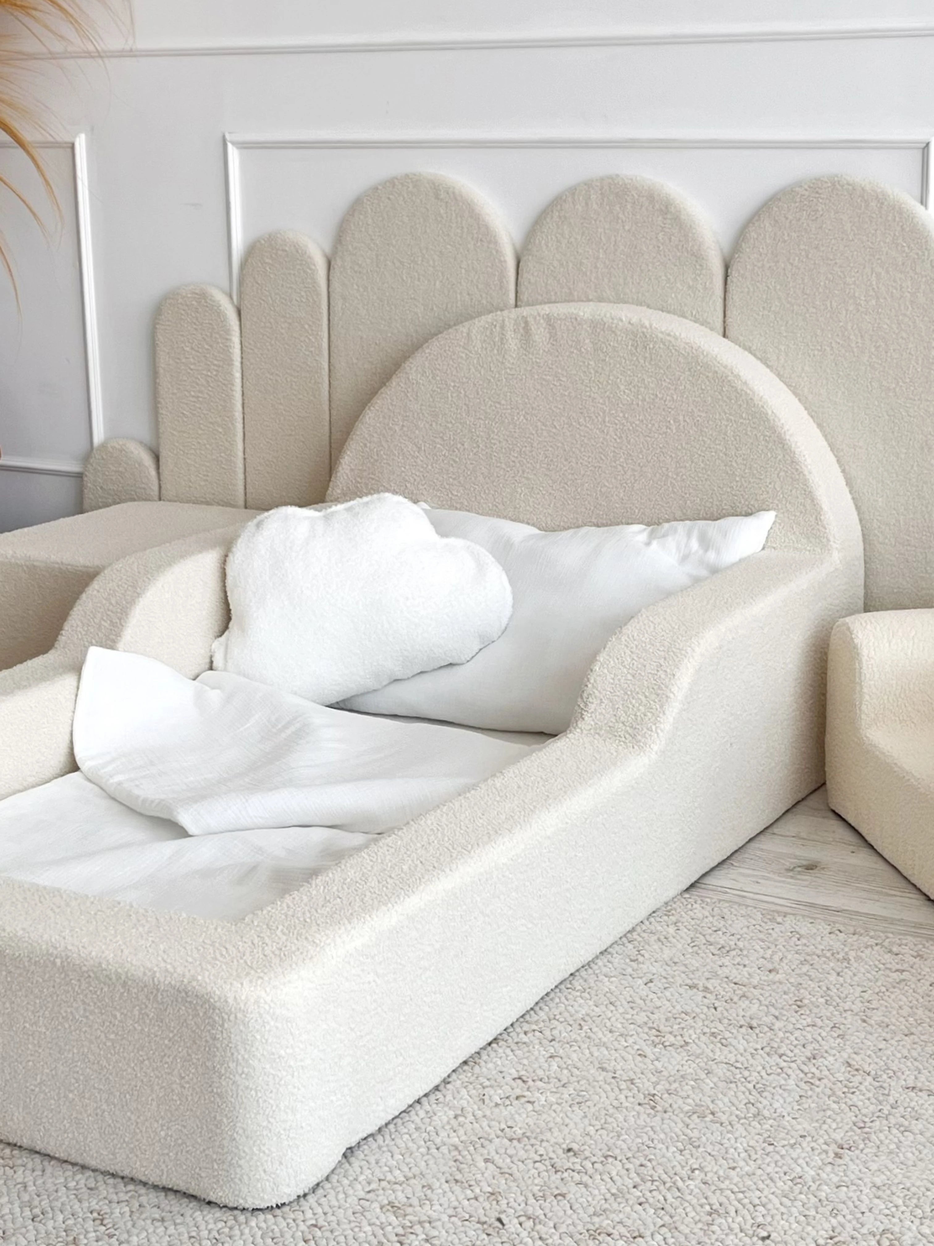 Měkká pěnová Montessori postel pro děti – Bouclé
