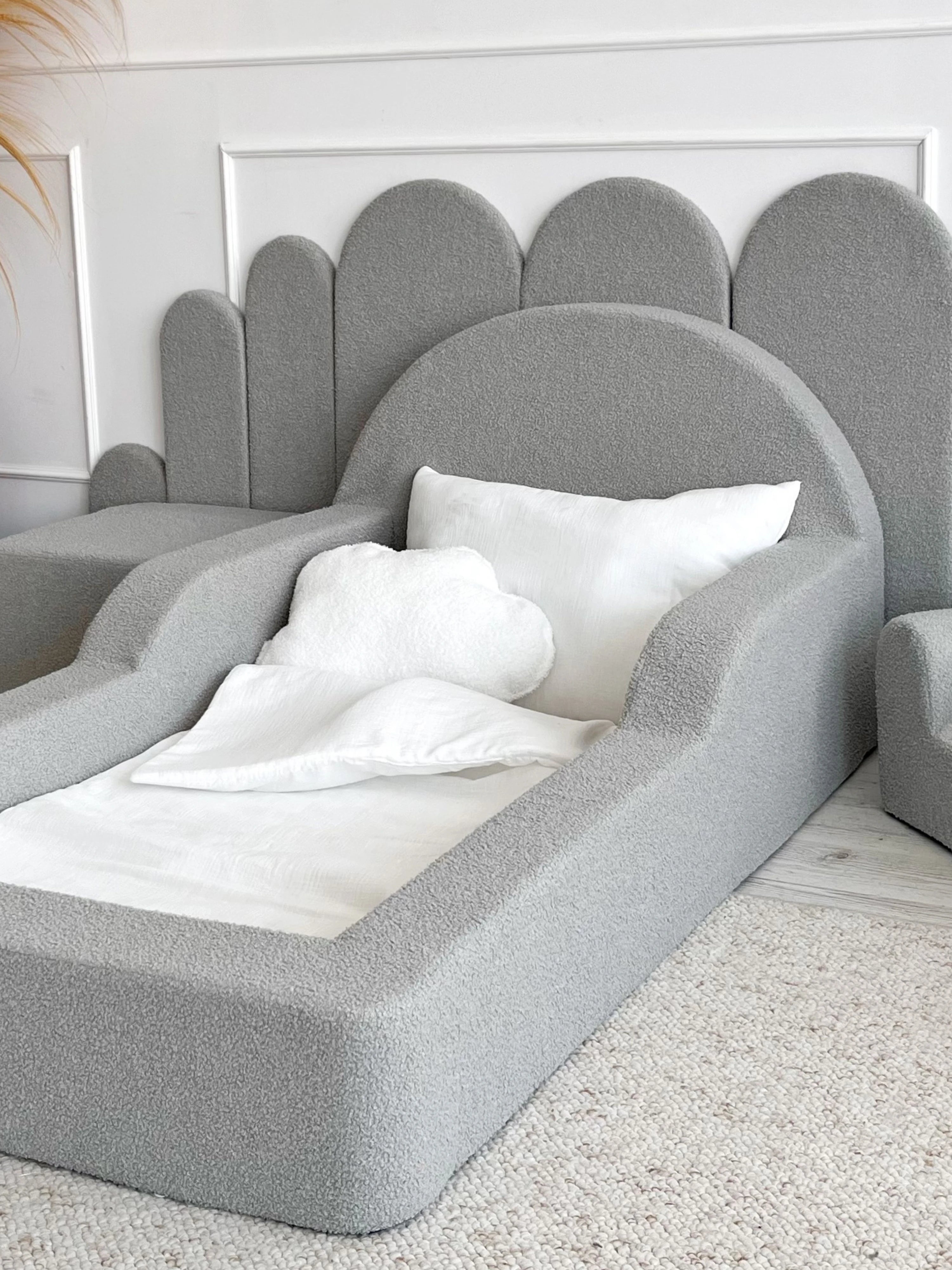 Měkká pěnová Montessori postel pro děti – Bouclé
