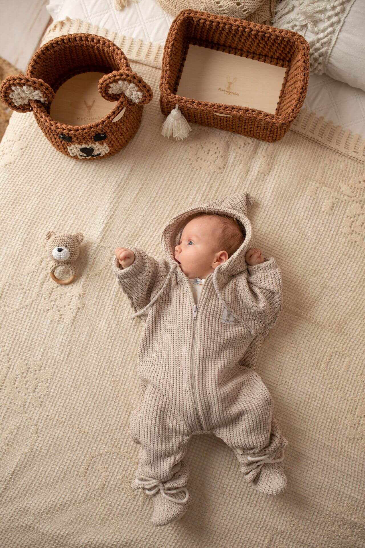 Svetrová kombinéza pro miminko z bavlny s kapucí