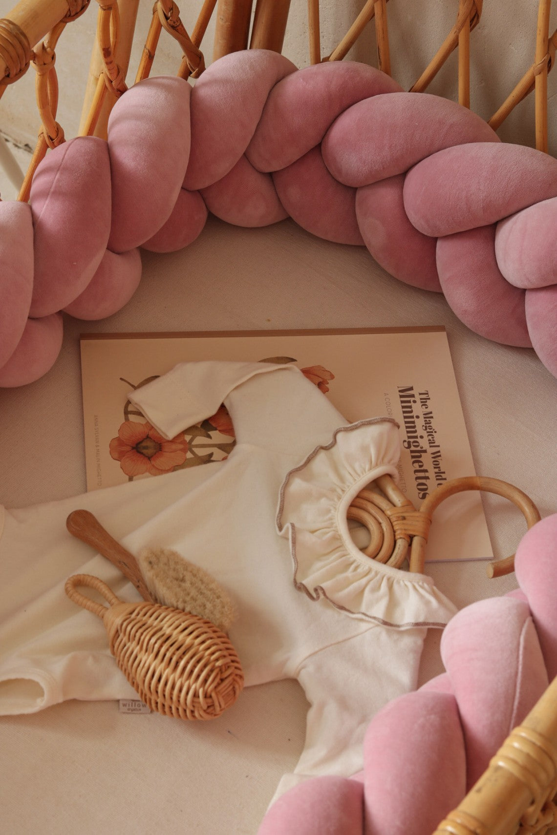 Ochranný mantinel do postýlky - Pletený cop - Tmavě růžový (120-400 cm)