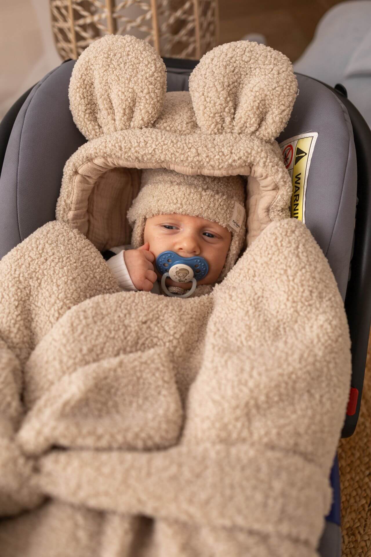 Zavinovačka do autosedačky pro miminka – Bouclé (5 barev)