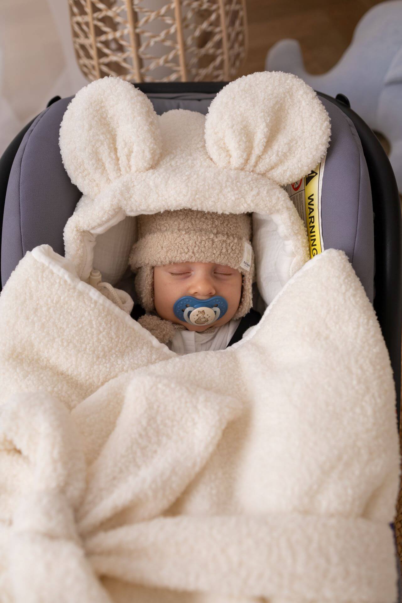 Zavinovačka do autosedačky pro miminka – Bouclé (5 barev)