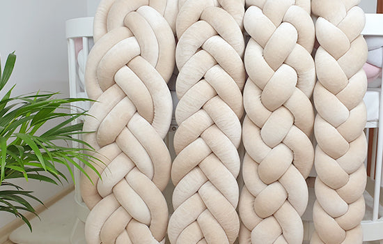 Mantinel do postýlky – Dvojitý pletený cop - Krémový (120-400 cm)