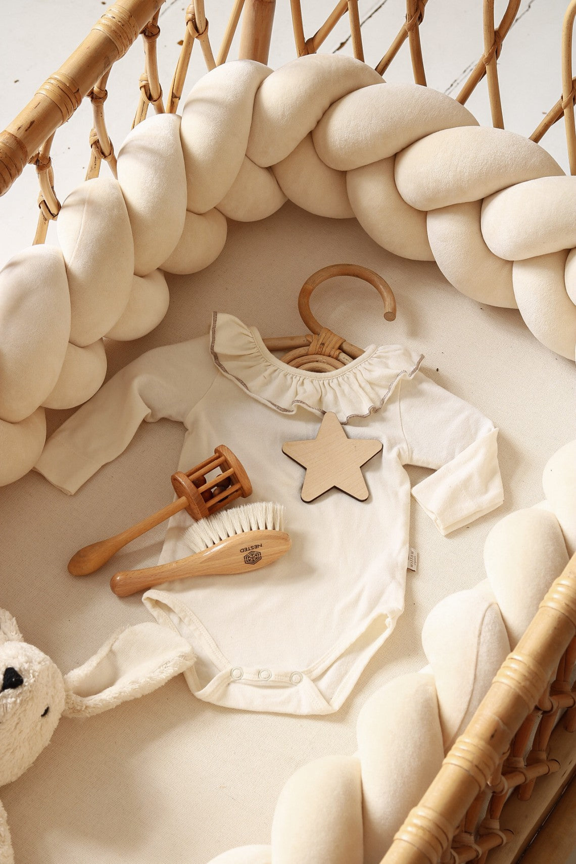 Pletené mantinely do postýlky: odborný průvodce pro rodiče