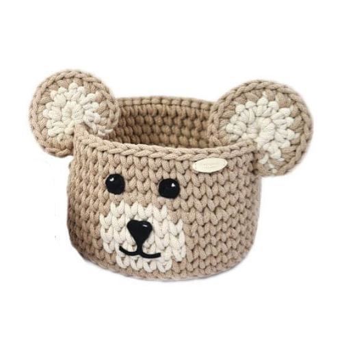 Ručně háčkovaný úložný košík do dětského pokoje