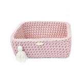 Ručně háčkovaný úložný košík do dětského pokoje