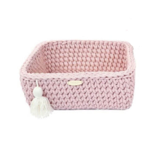 Ručně háčkovaný úložný košík do dětského pokoje