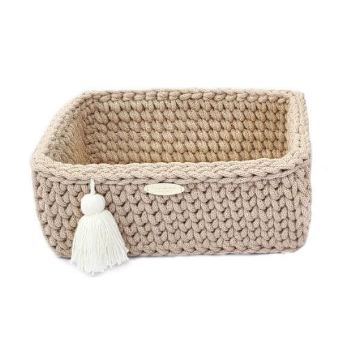 Ručně háčkovaný úložný košík do dětského pokoje