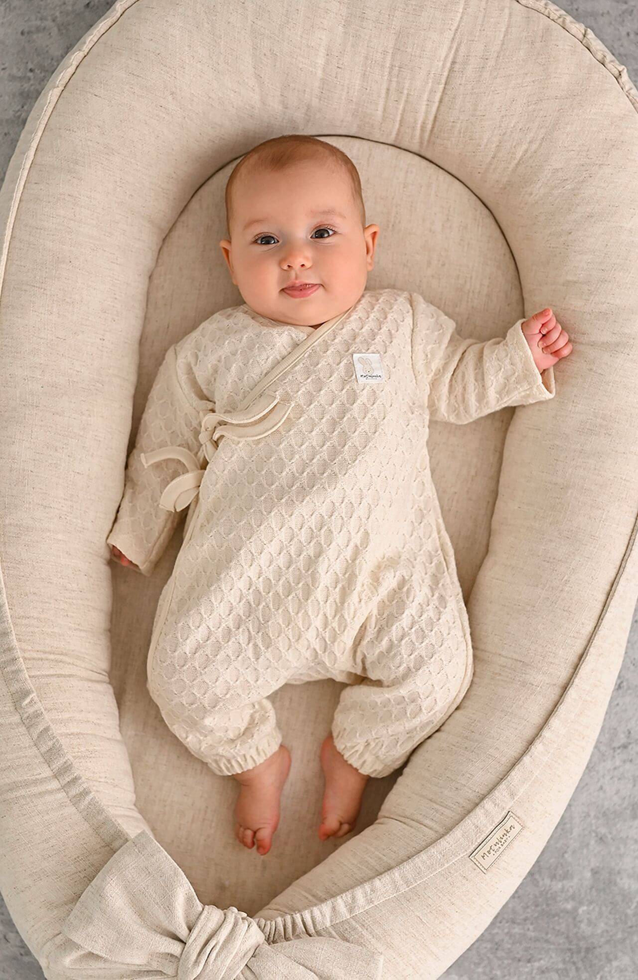 Zavinovací "romper" overal pro miminka – Přírodní se vzorem (0–12 měsíců)