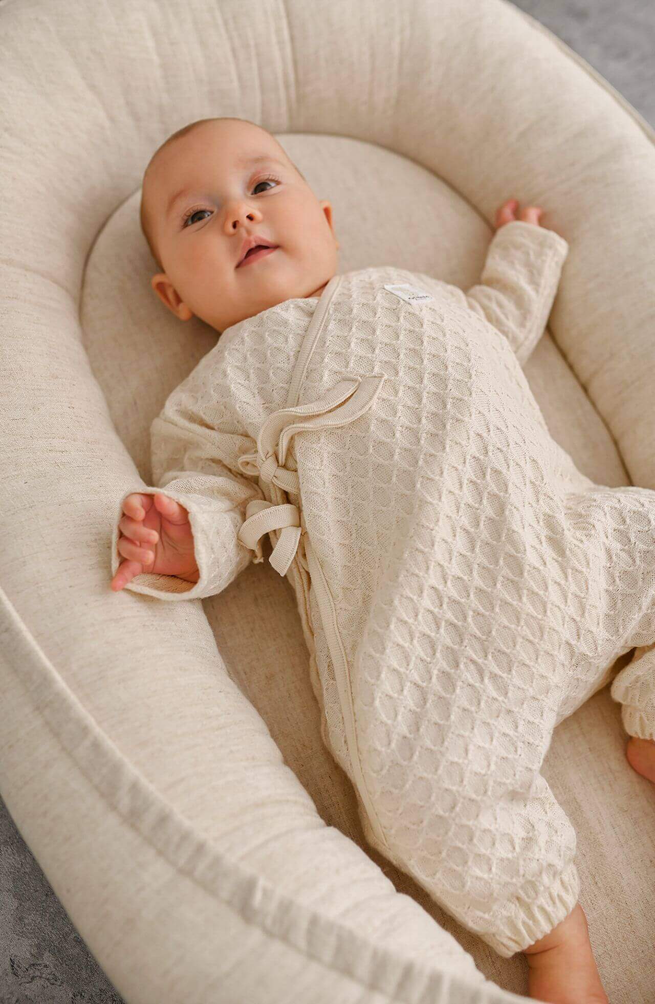 Zavinovací "romper" overal pro miminka – Přírodní se vzorem (0–12 měsíců)