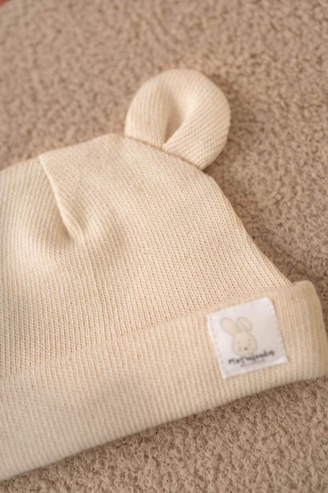 Pletená dětská čepice s ušima – Přírodní balvna