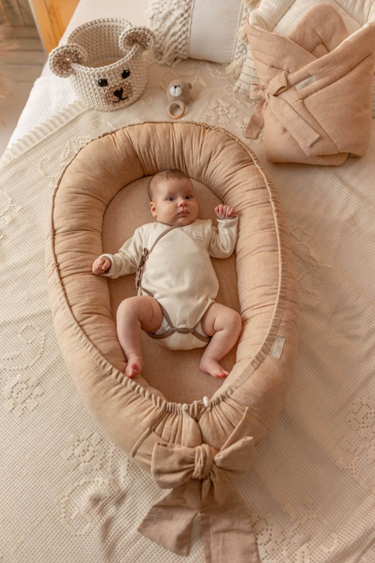 Prémiové ručně šité hnízdečko pro miminka – Herringbone (len & mušelín)