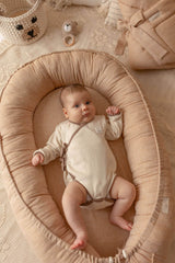 Prémiové ručně šité hnízdečko pro miminka – Herringbone (len & mušelín)