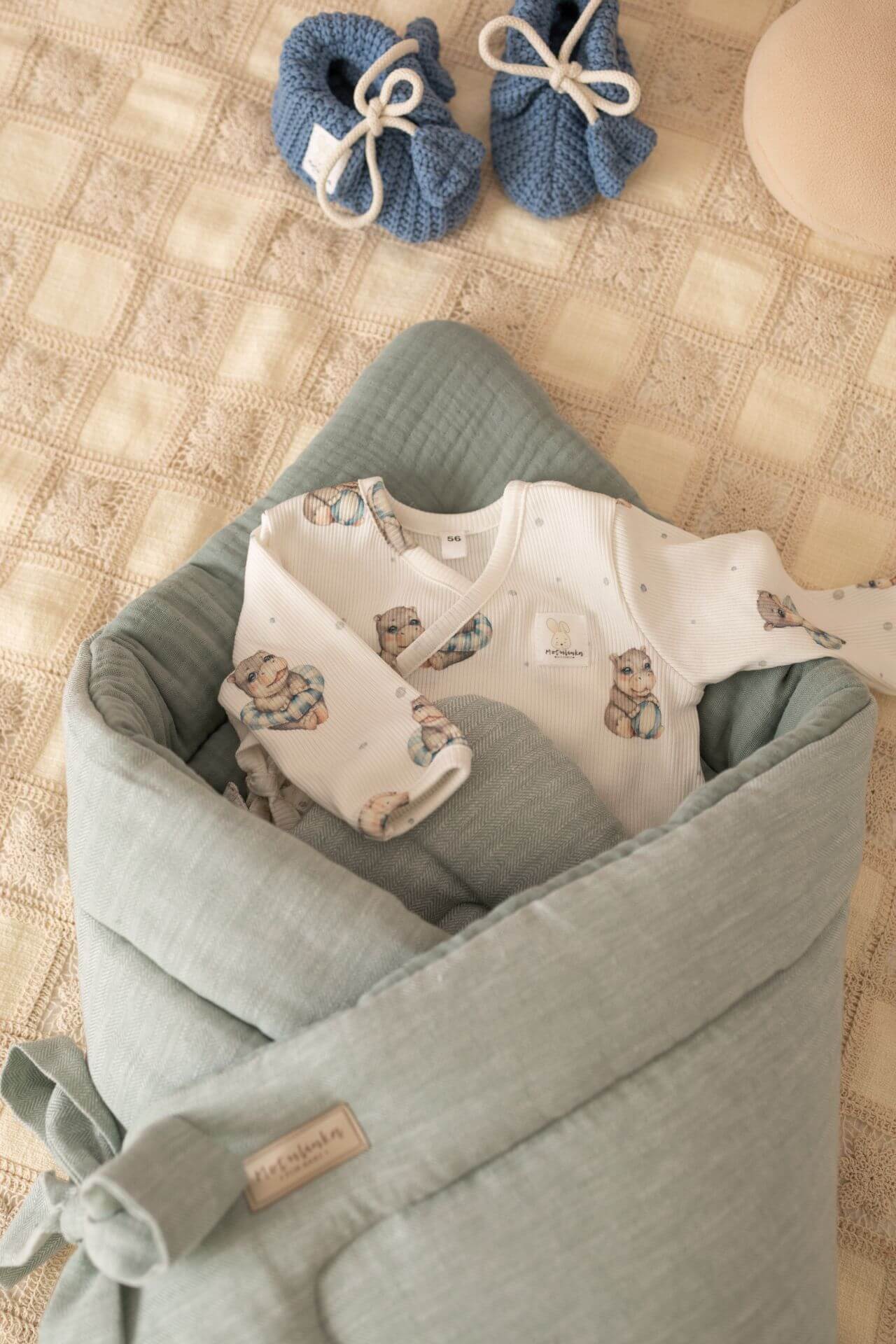 Prémiová ručně šitá zavinovačka pro miminka – Herringbone (len & mušelín)