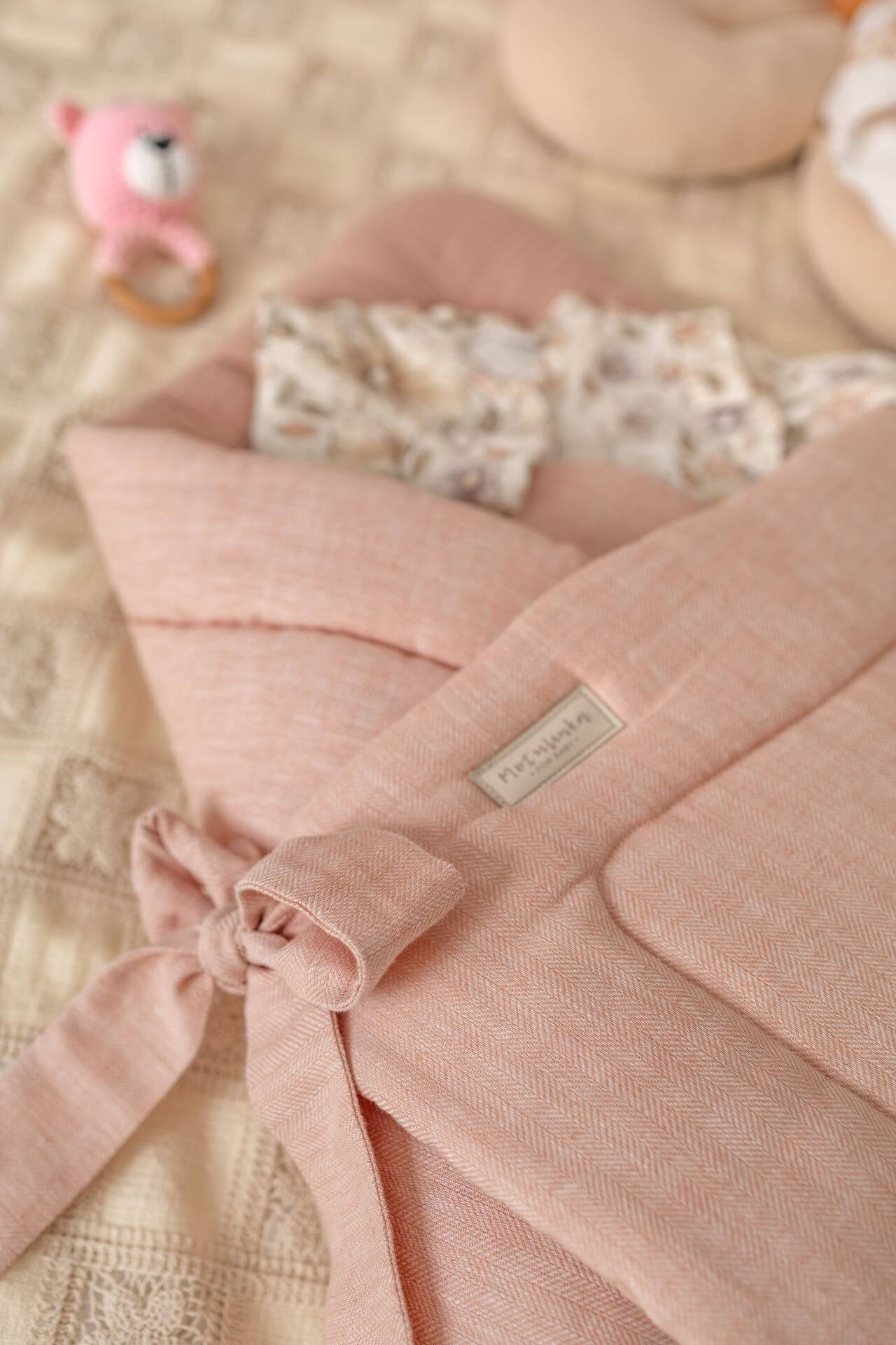 Prémiová ručně šitá zavinovačka pro miminka – Herringbone (len & mušelín)