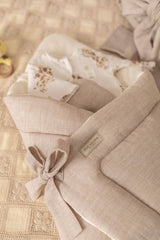 Prémiová ručně šitá zavinovačka pro miminka – Herringbone (len & mušelín)