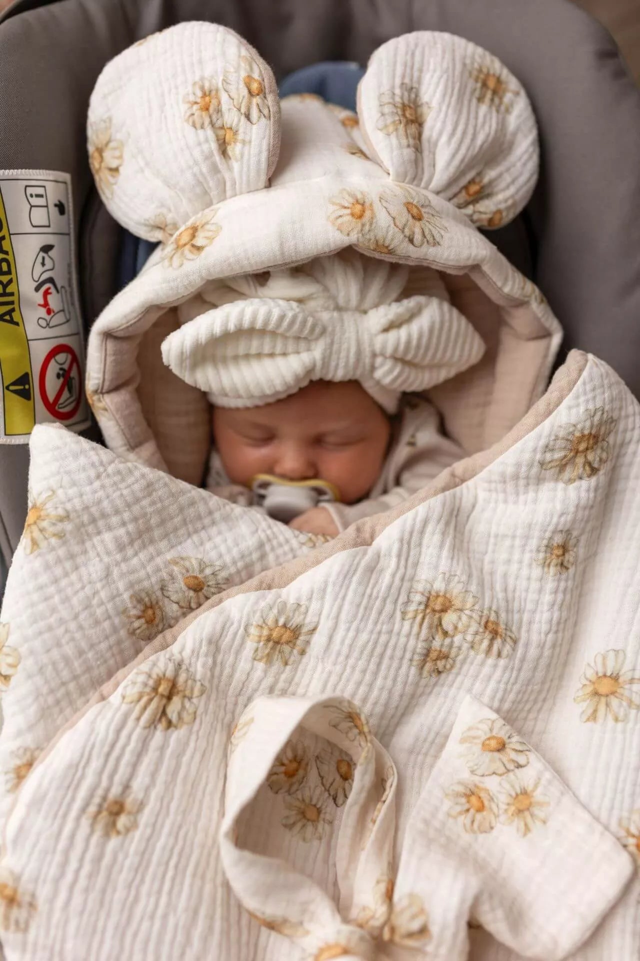 Zavinovačka do autosedačky pro miminka – 100% mušelínová bavlna – Sedmikrásky