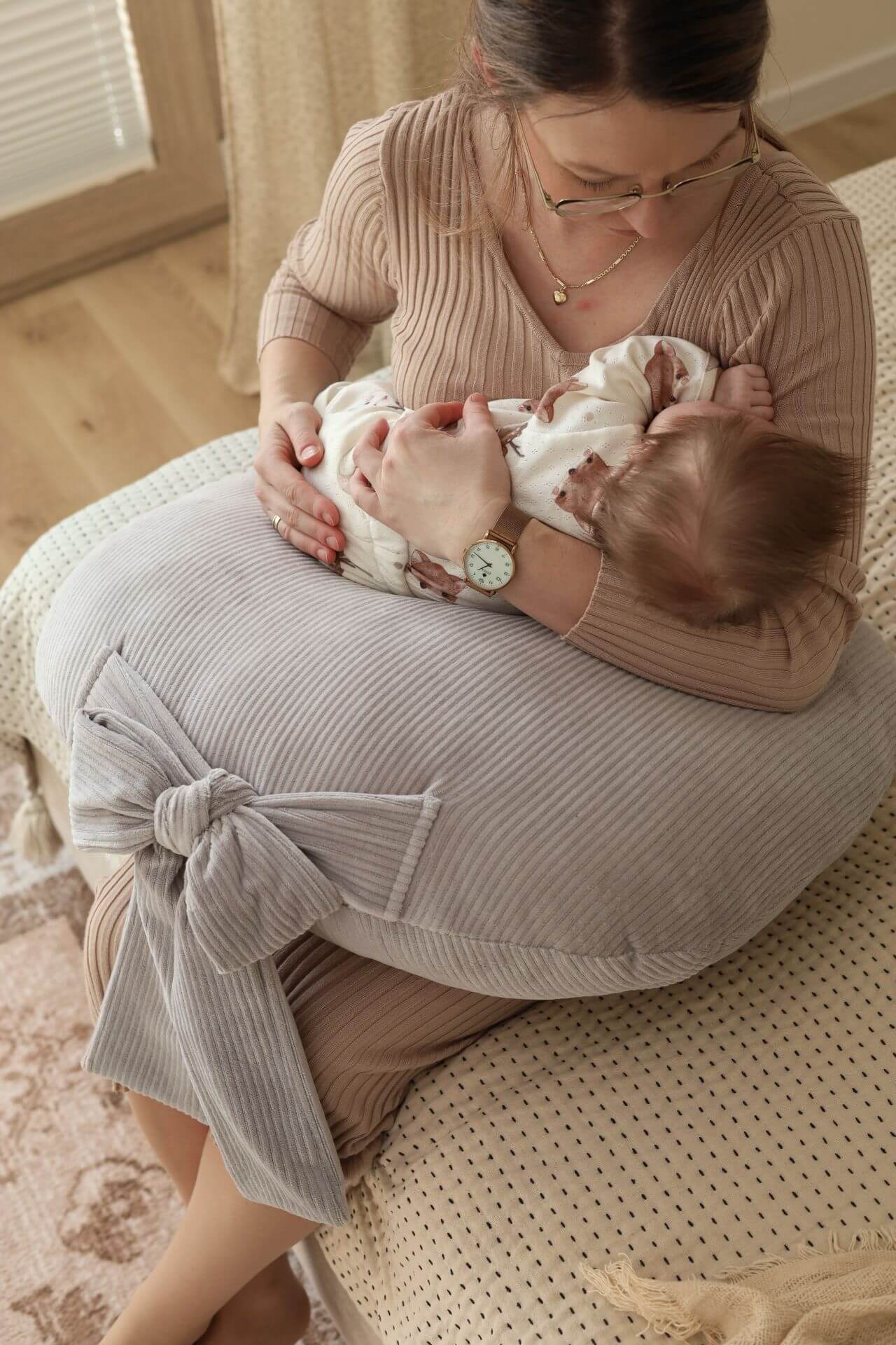 Kojící polštář z manšestrového sametu – Šedý