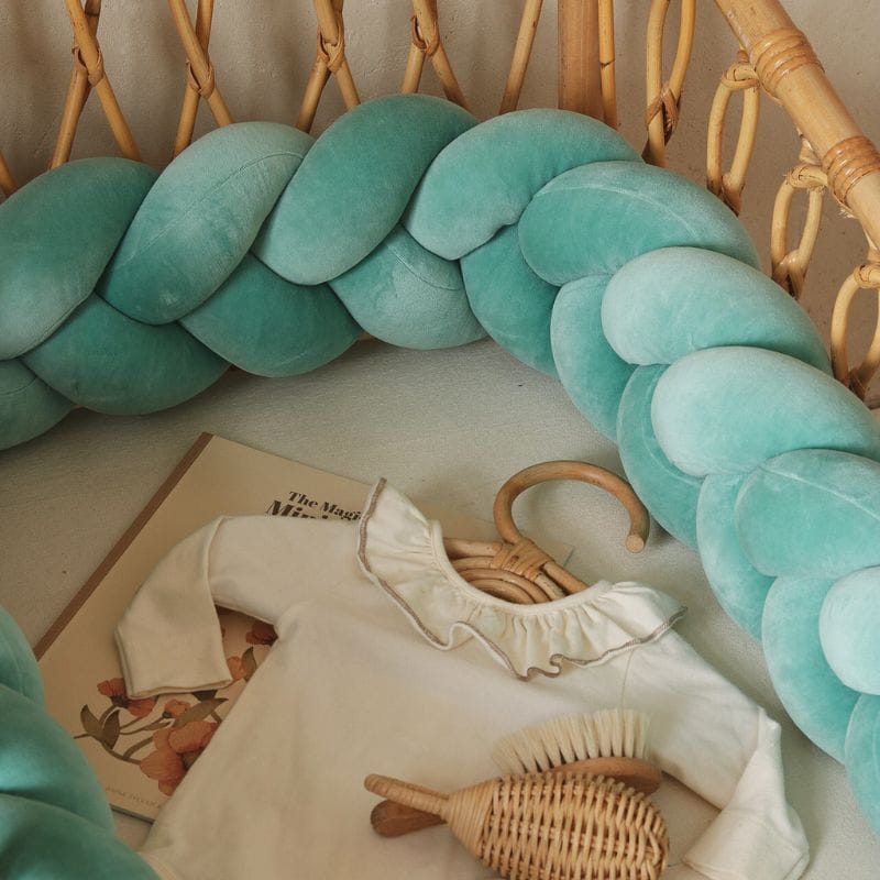 Ochranný mantinel do postýlky - Pletený cop - Mátově zelená (120-400 cm)